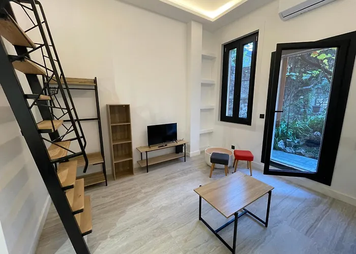 Pasteur, Antibes Centre, Calme Et Renove *