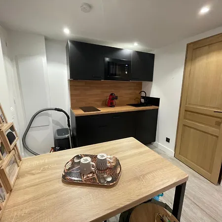 Pasteur, Vieil Antibes, Proche Port